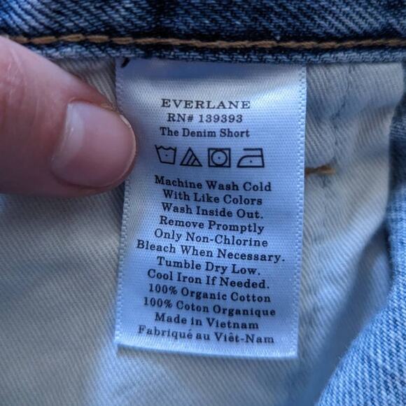 Everlane The Denim Short Distressed With Raw Hem in Medium Wash, Size 32 - Picture 8 of 8